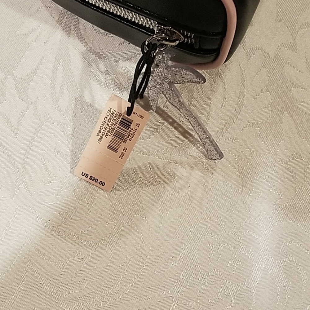 SOLD-Cosmetic Case- Victoria's Secret - Picture 3 of 3